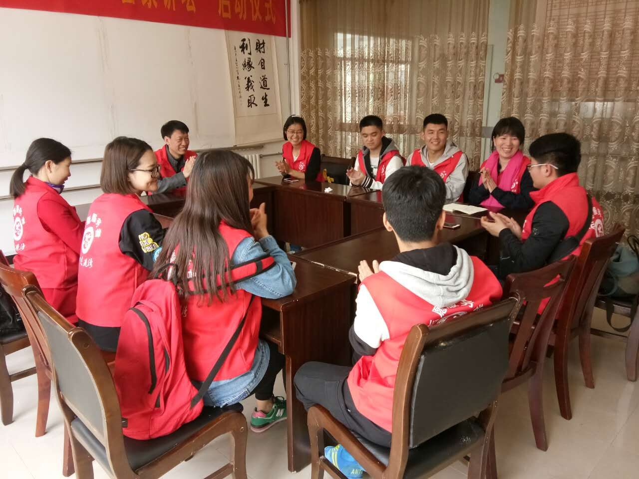 心靈港灣志愿者走進(jìn)頤和源關(guān)愛(ài)老人活動(dòng)025
