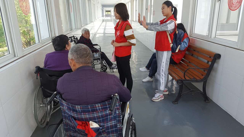 心靈港灣志愿者走進(jìn)頤和源關(guān)愛(ài)老人活動(dòng)026